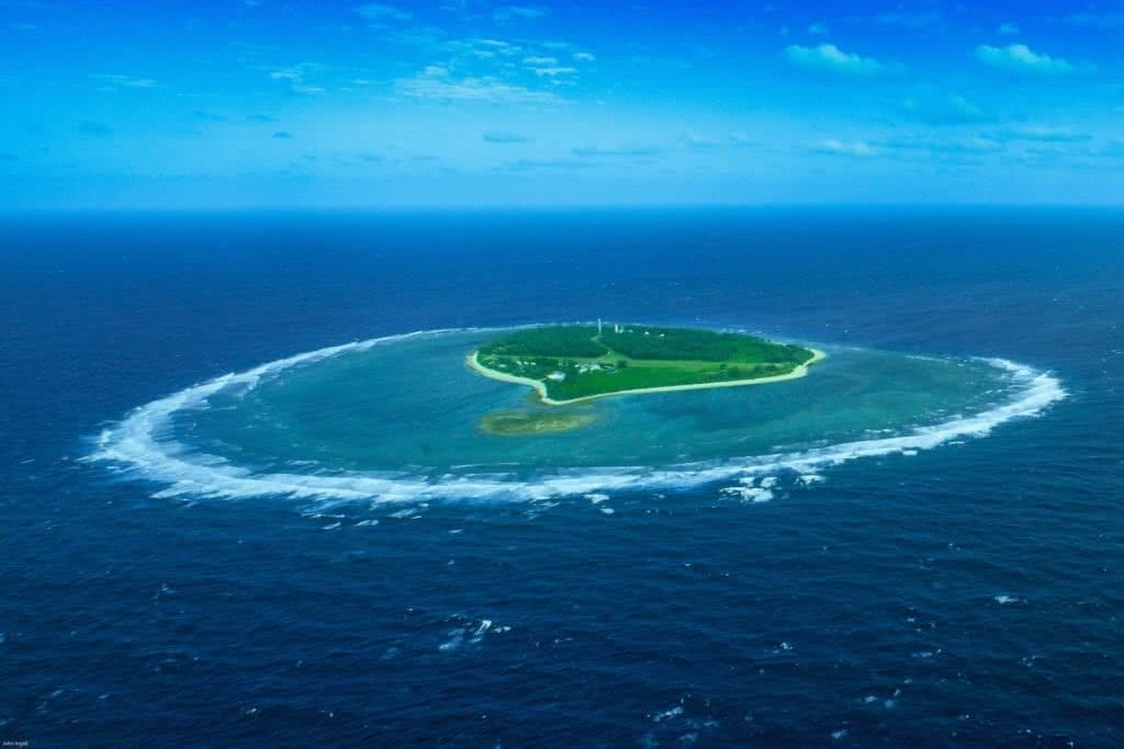 Jules Ingall Lady Elliot Island Eco Adventure (QLD) scuba diving great barrier reef hero