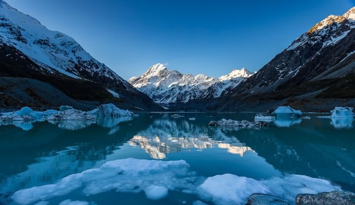 Luke Gardner Hooker Valley Track New Zealand glacial lake mountains snow