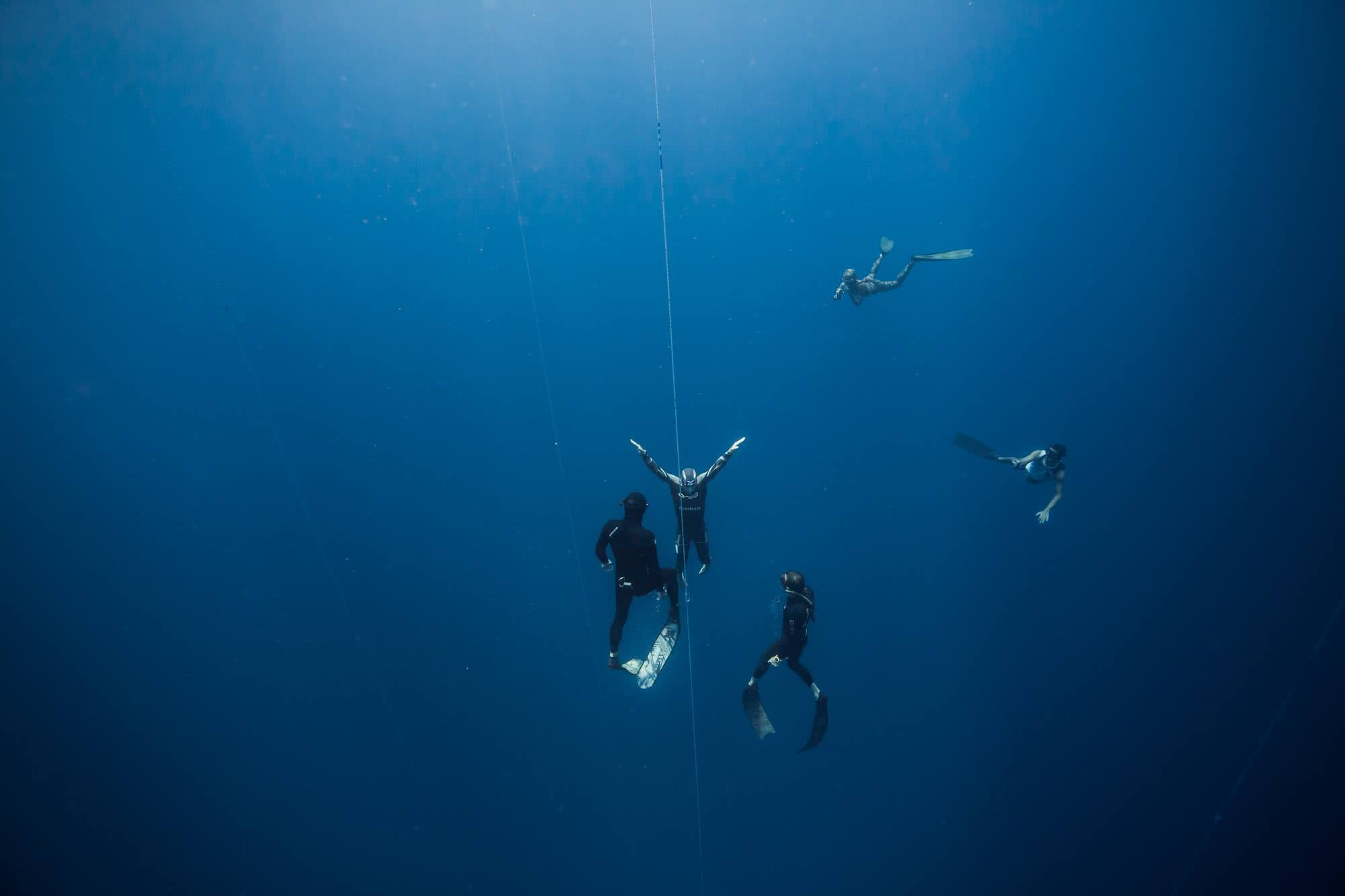 How to Feel At Home Underwater (By a Champion Freediver) William Trubridge, Amy Molloy, blue, freedivers, fins