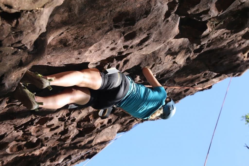 Beginner Climbing Spots in Brisbane (QLD) Mt Ngungun Saphira Schroers Tips from a Newbie Rock Climber // Beginner Climbing Spots in Brisbane (QLD), wall, ropes, climber