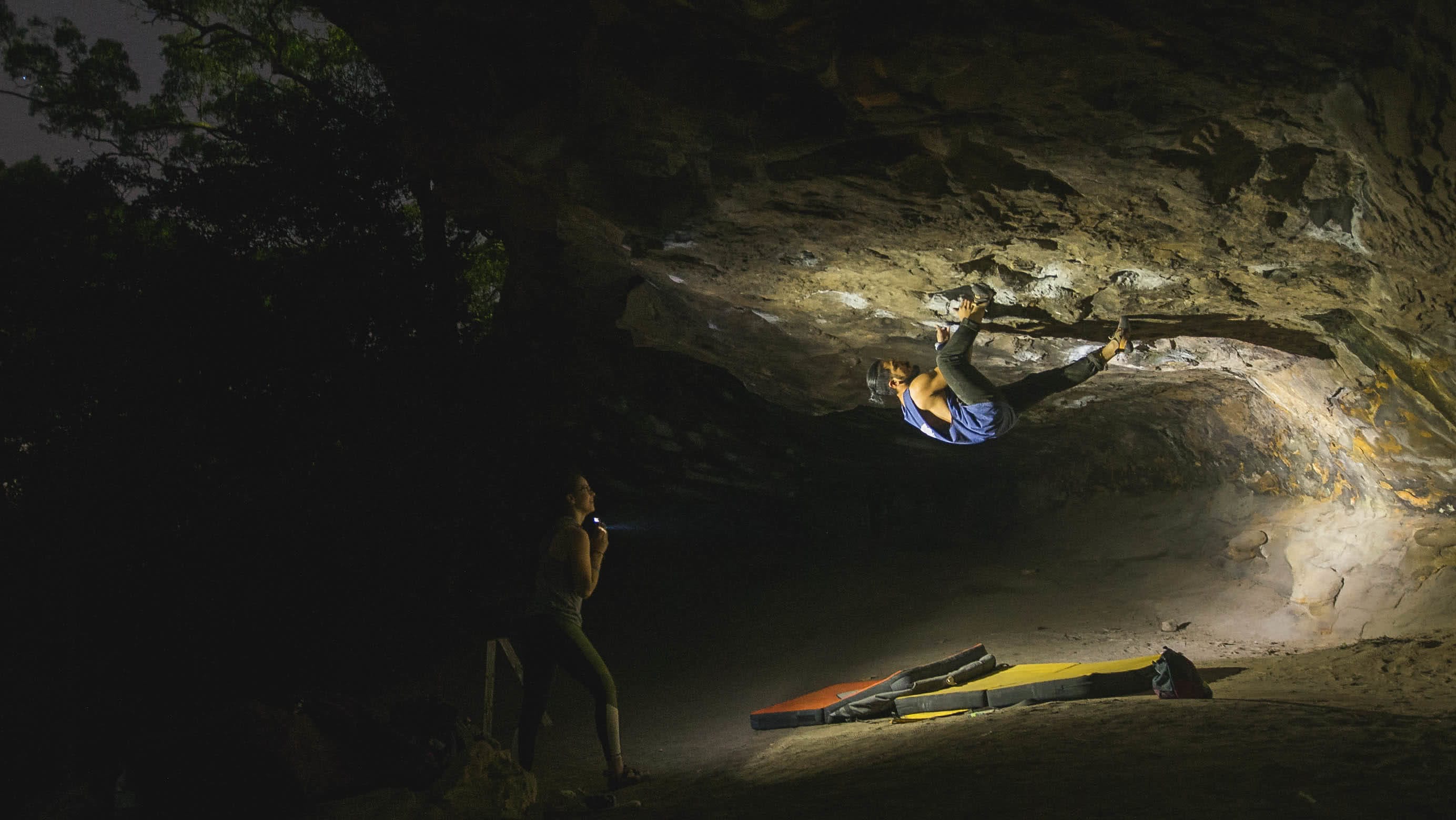 Aron Hailey, rock climbing bouldering Sydney NSW Climbing Crumbly