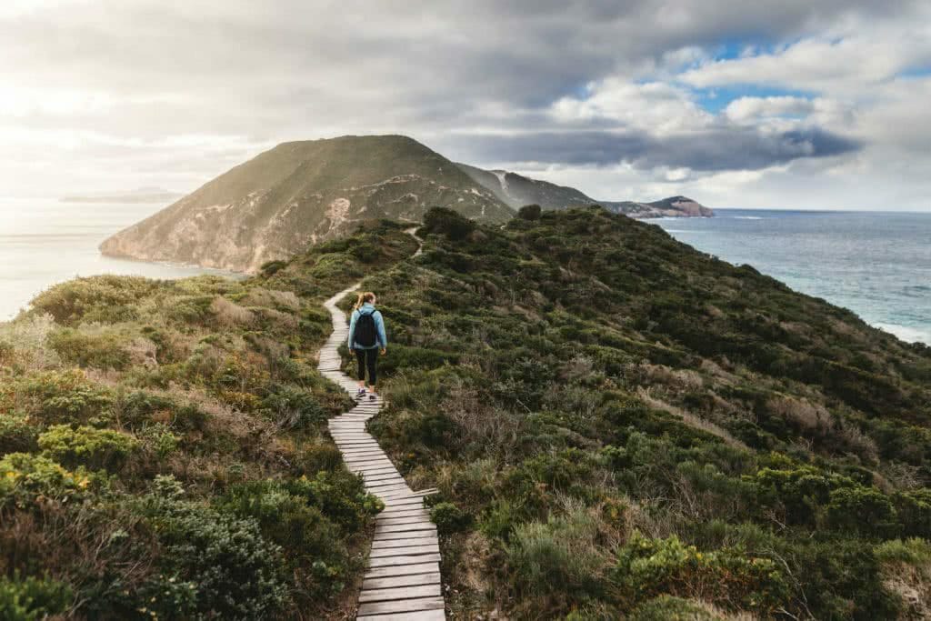 Bald Head Walking Trail // Torndirrup National Park, Albany (WA), Callum Hey, hike, boardwalk, woman, cliff, ocean, headand