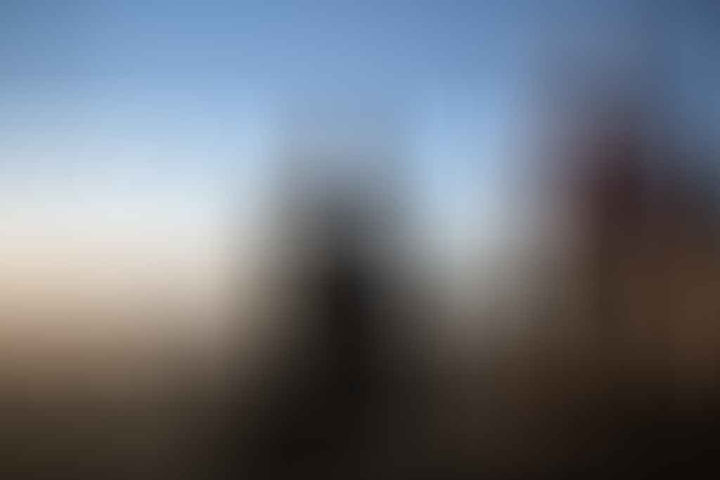 Sunrise Minus The Crowds // Mt Cordeaux (QLD) Lisa Owen SunlightRock, man and woman. mountains, horizon