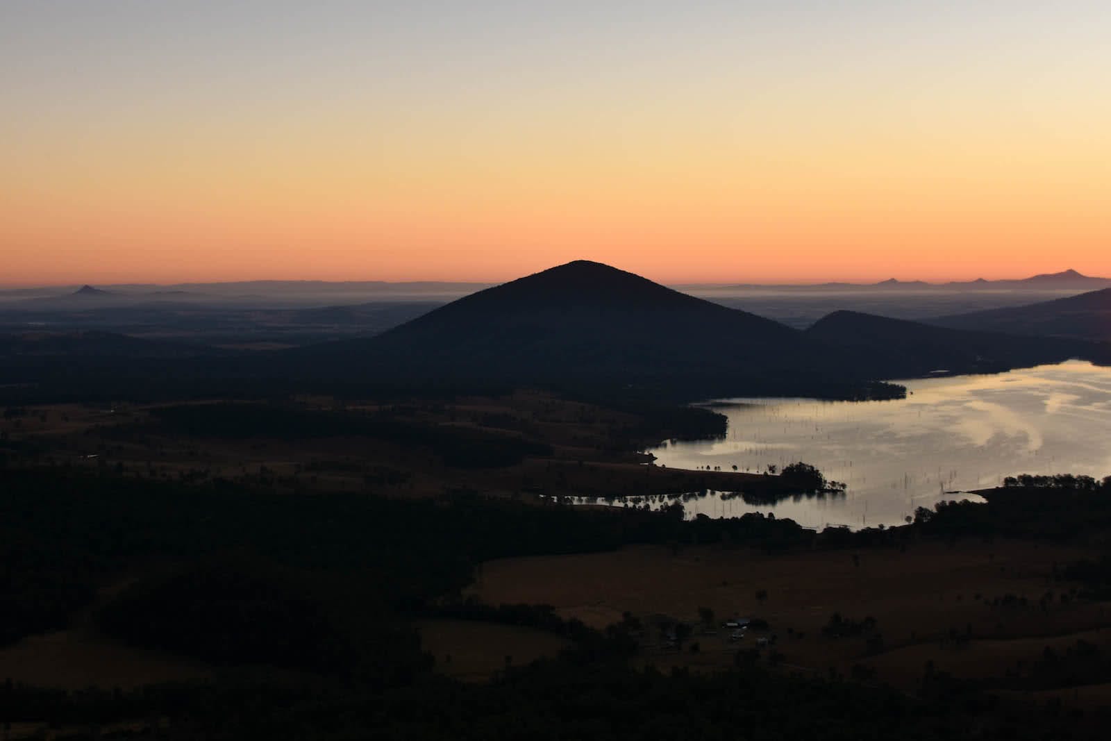 Sunrise from Mt Greville Mountain Silhouette Why I wake Up At 2am Every Weekend Lisa Owen, sunrise, orange, horizon, lake,hero