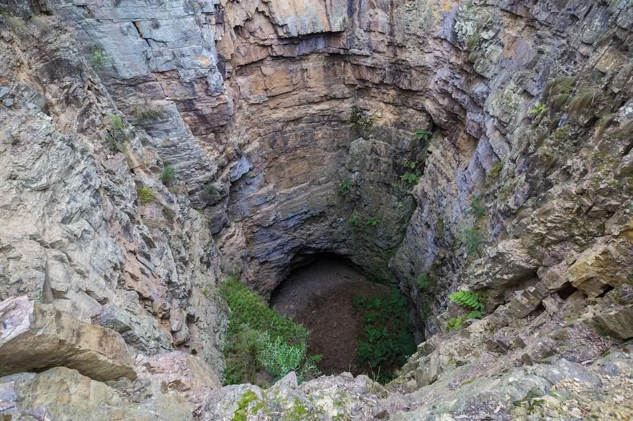 A Doable 4WD Day // Deua NP (NSW) Rachel Dimond, big hole, sinkhole, rocks