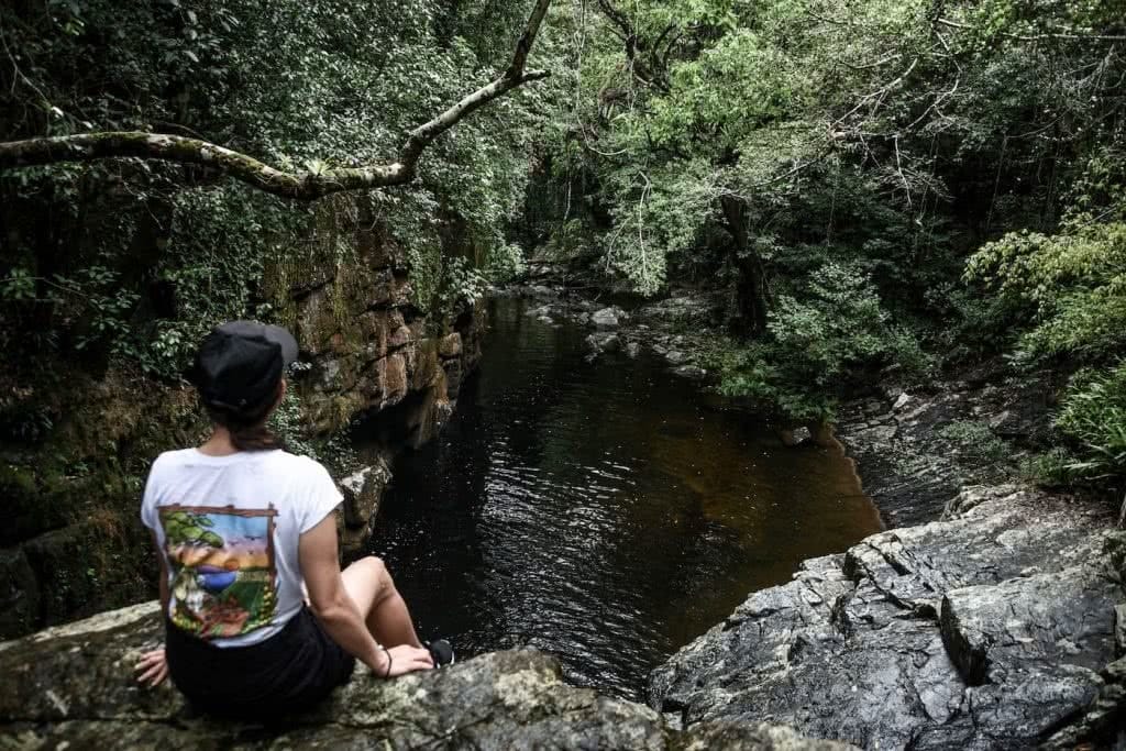 Stoney Creek Falls // Cairns (QLD) Lisa Owen, Viewpoint, swimming hole, waterhole, girl WAE tee, t-shirt, sitting