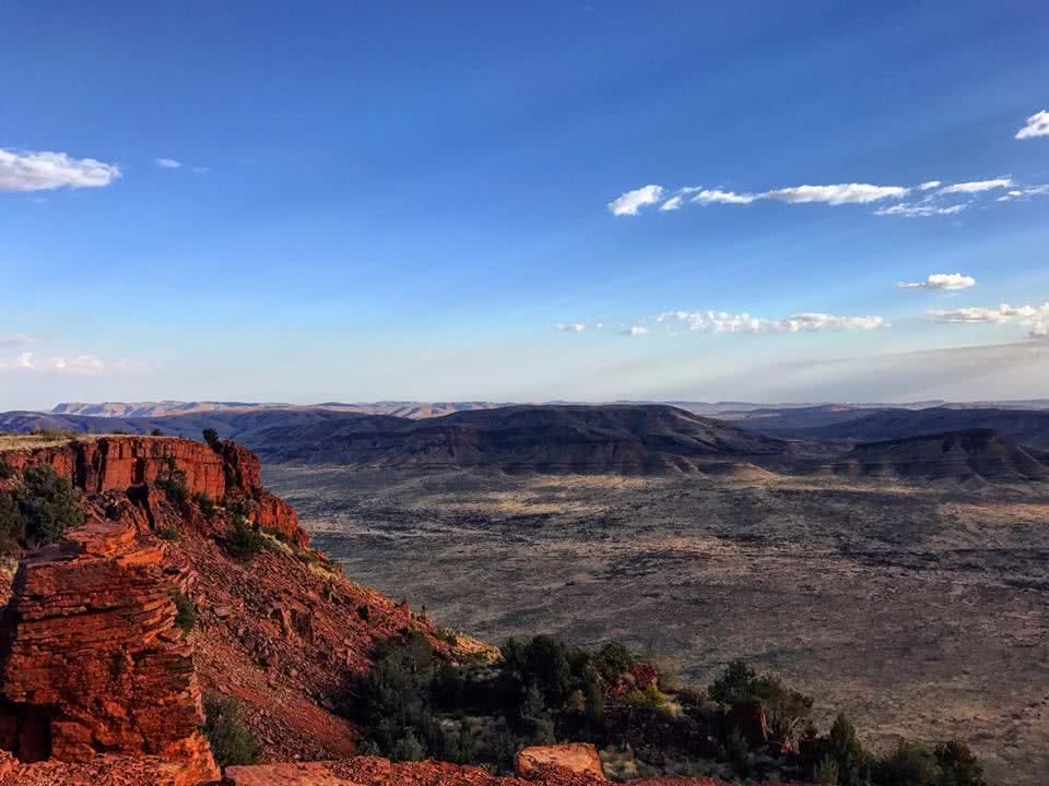 Starting The Day The Right Way On Punurrunha (Mt Bruce) // Karijini NP (WA) Tiffany Hulm, red earth, mountain, horizon, lookout, plains