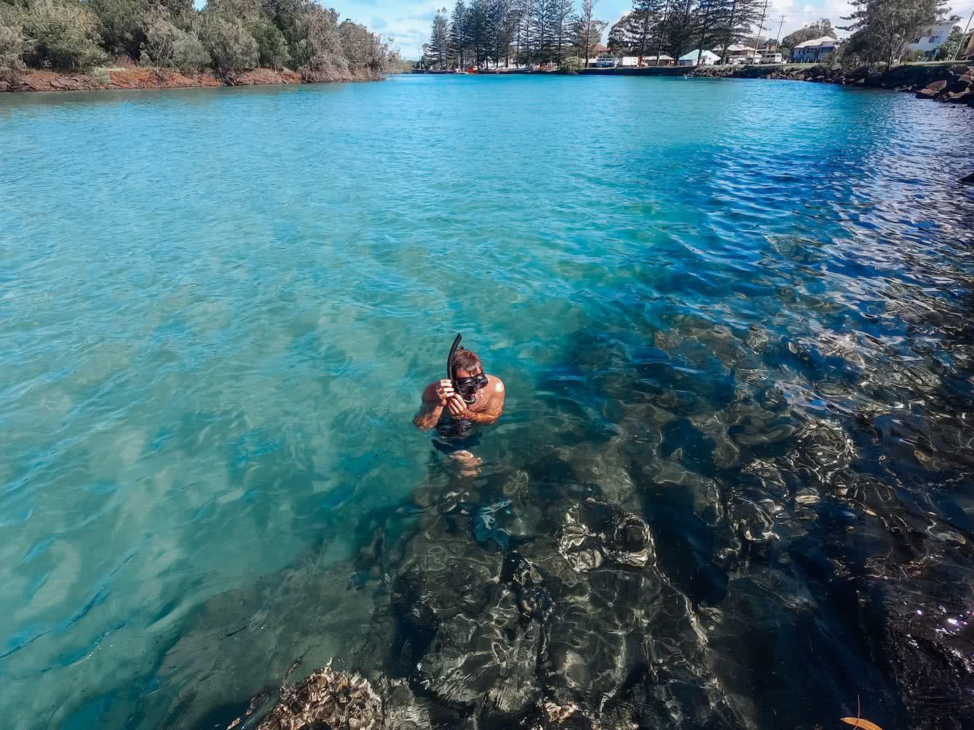 River Snorkelling // Brunswick Heads (NSW), Scout Hinchliffe, river, snorkelled, turquoise, rocks, water's edge