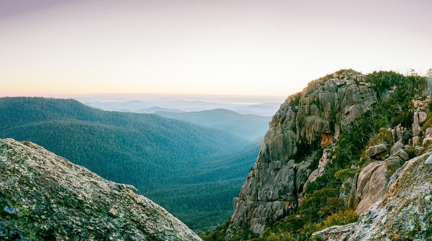 A Blast Up Booroomba Rocks // Namadgi NP (ACT), Dan McInnes, mountains, view, hero, horizon, haze