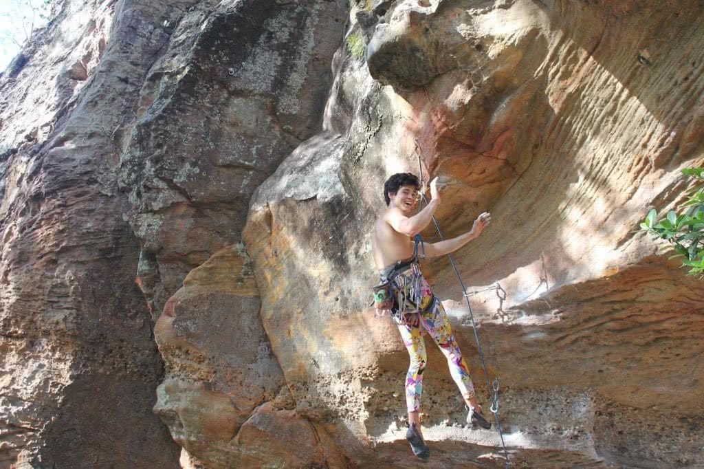 A Climbing Mecca Near Brisbane // Brooyar State Forest (QLD), Saphira Schroers, climber, rock face, leggings, smile, chalk
