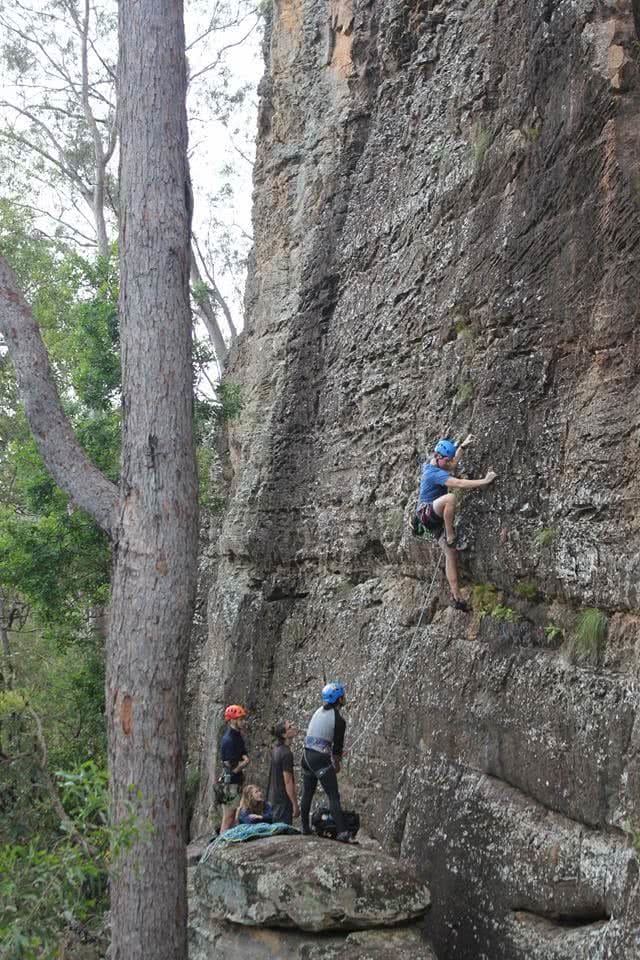 A Climbing Mecca Near Brisbane // Brooyar State Forest (QLD), Saphira Schroers, rock face, climbing, vertical, climbers, tree, group