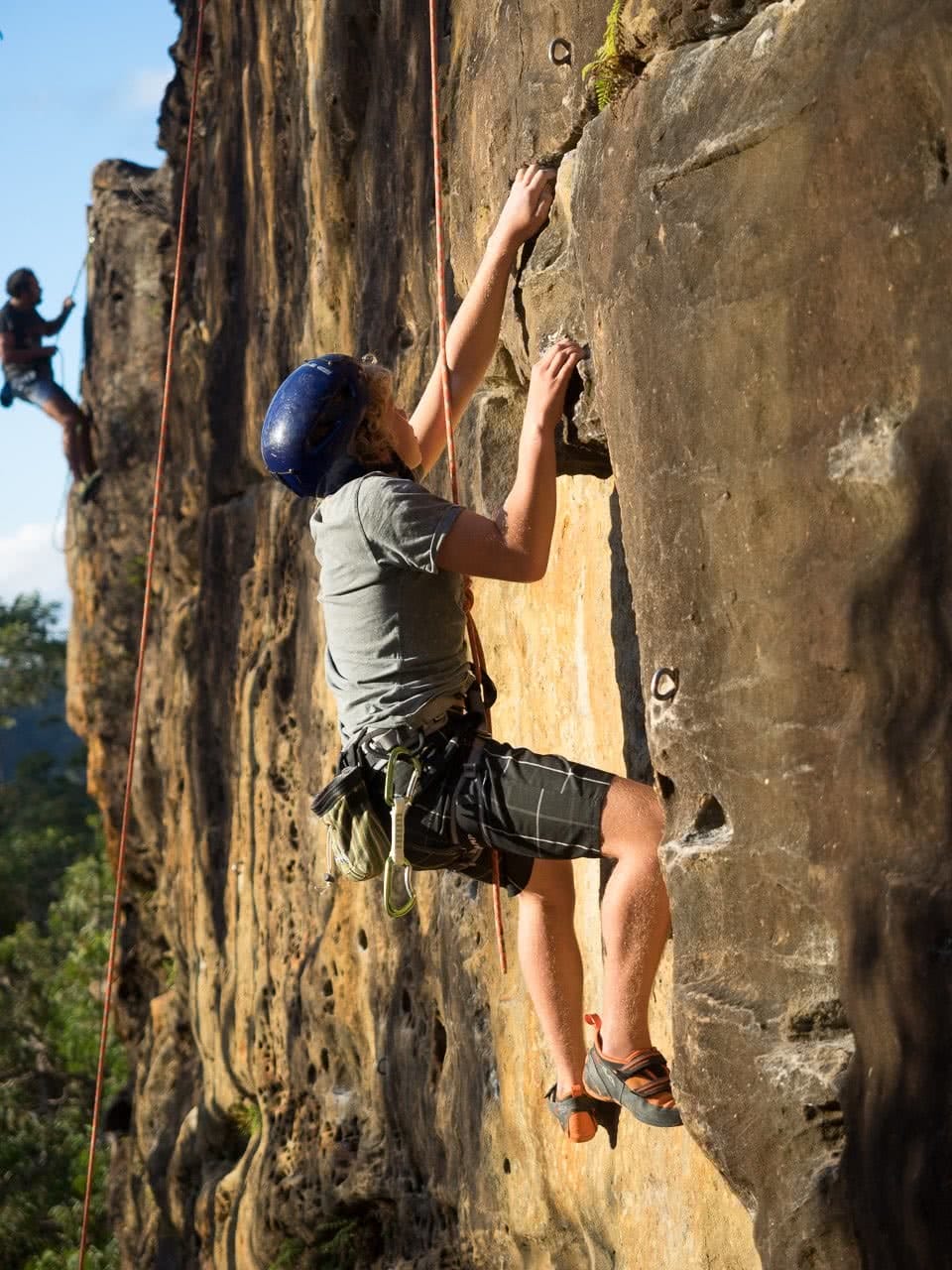 ozlifeoutdoors, james stuart, top rope, berrowra, nsw, sydney, types of rock climbing
