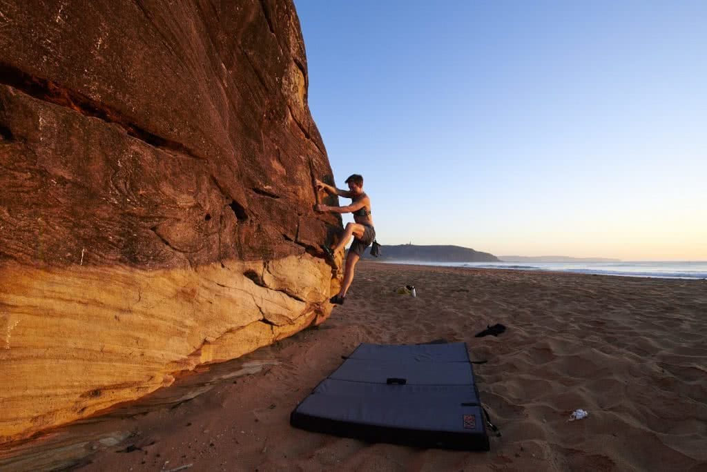 Dawn Bouldering // Palm Beach Rocks (NSW), Neil And Gabby Massey, climbing, climber, beach, crash mat, ocean, headland