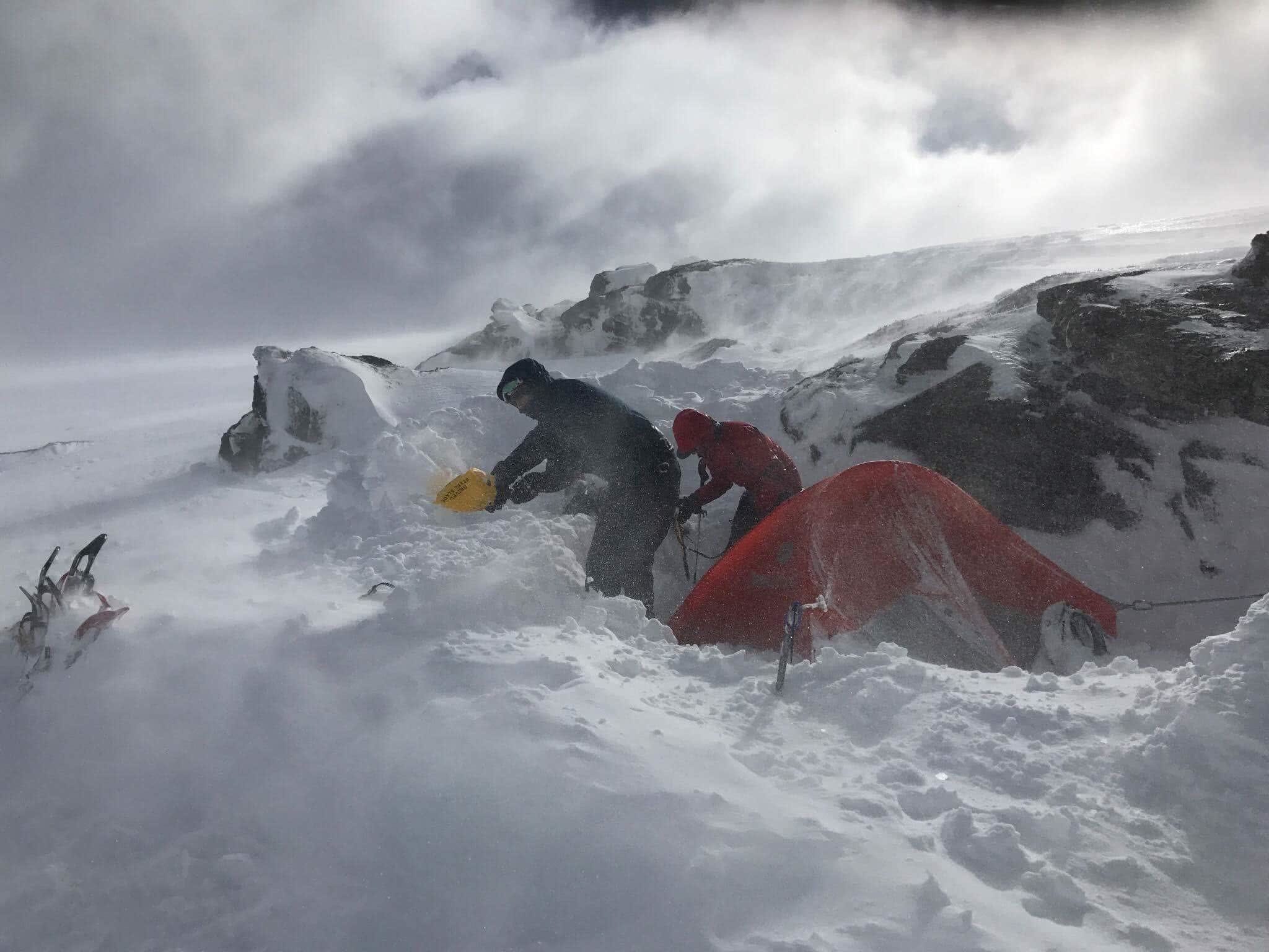 nathan mcneil, ice climbing, blue lake, south rams head, snowshoeing, ice climbing, Kosciuszko national park, spindrif
