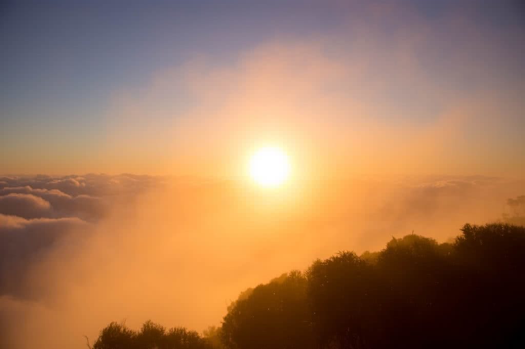 The 5 Best Sunrise Spots Near Brisbane, Lisa Owen, _MtBarney, sun, haze, cloud, mountain