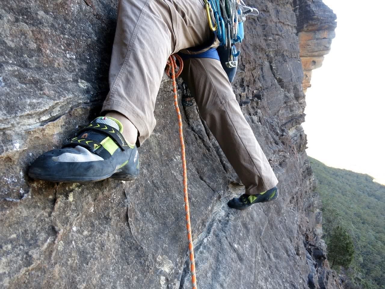 Marty Wolczyk, sweet-dreams-bardens lookout, rock climbing, blue mountains, nsw, gear review, scarpa vapor V, edging