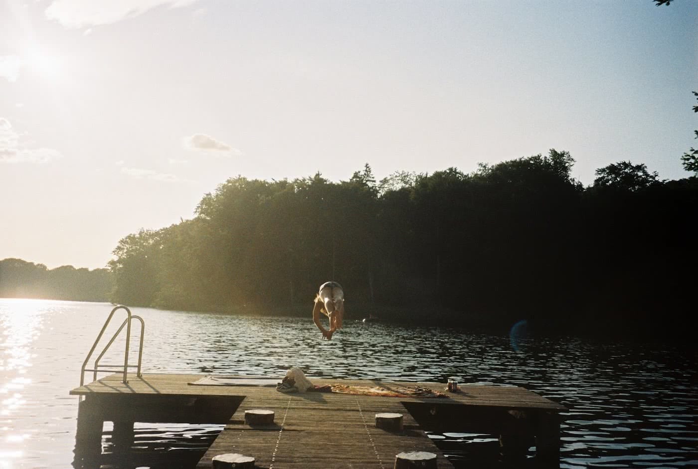 How I Reduced My Technology Use By 3 Hours A Day Ruby Claire diving, wild swimming