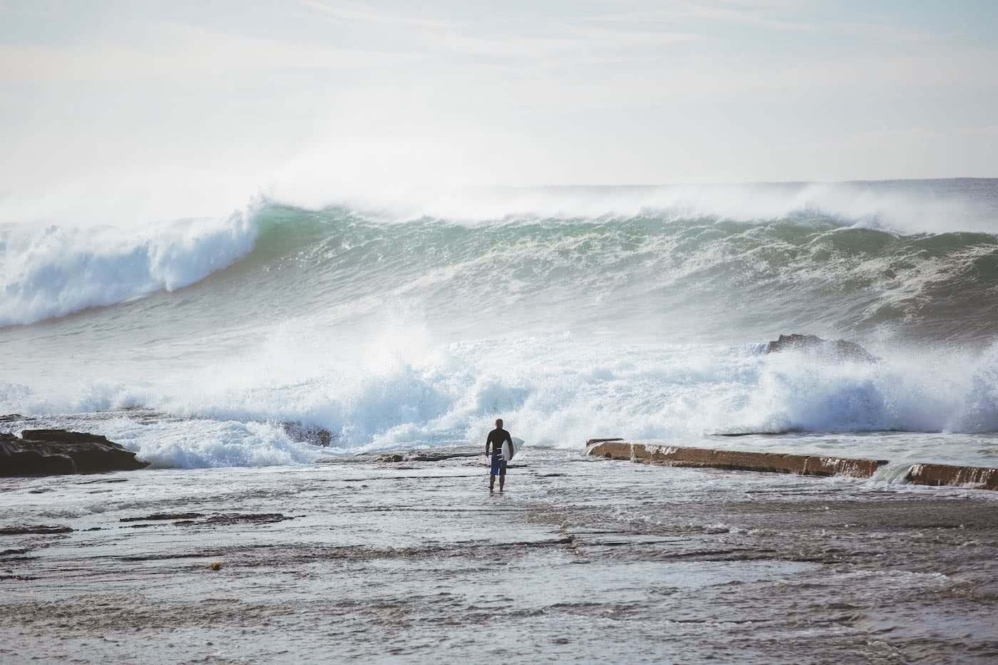Coastal Surf Town Vibes Under 2 Hours From Sydney Jon Harris Werri Pt - big surf, 25 May 2016.