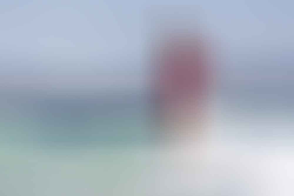 Stunning Coastal Photography From Our Canon Collective Workshops, photo by Chris Sinclair, surfer, girl, byron bay