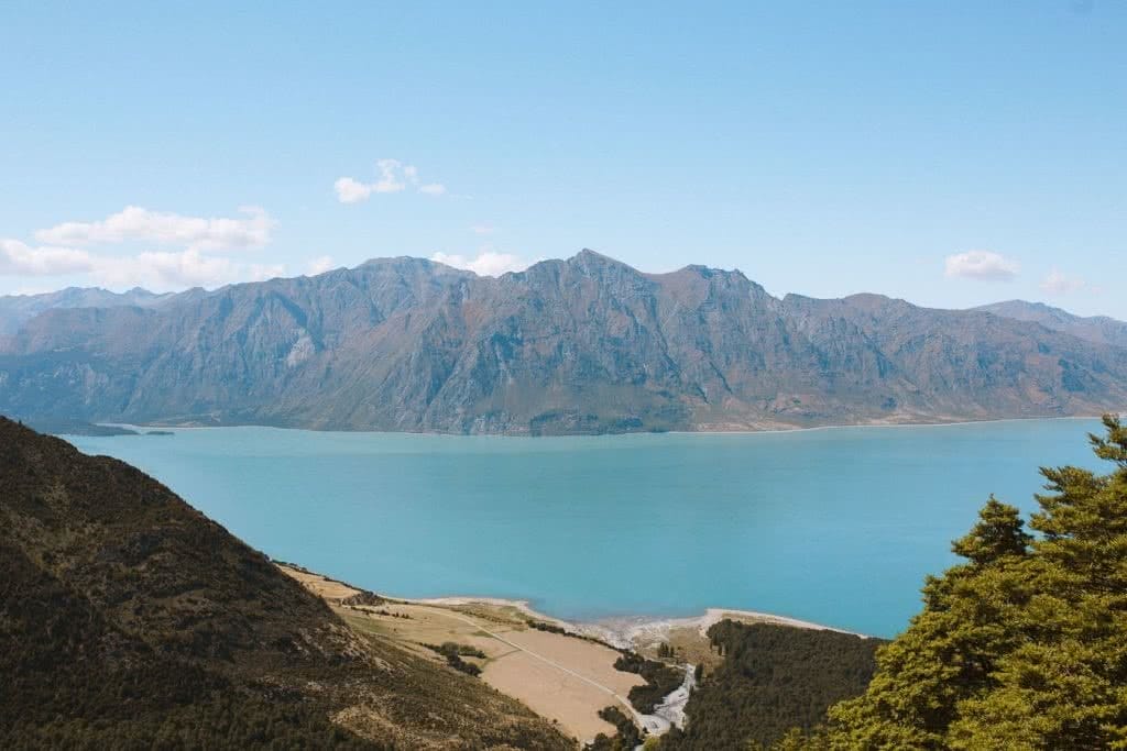 A Wrong Turn In The Right Direction // Sawyer Burn Track (NZ), blue lake, mountains
