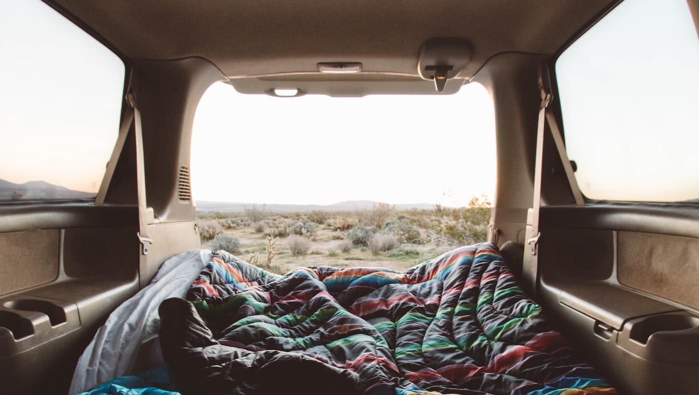 Rumpl Original Puffy Blanket // Gear Review, @themoderndayexplore, puffy, negro, van