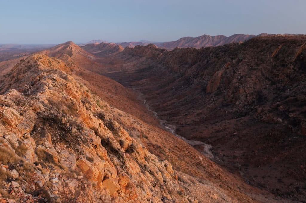Capturing The Landscapes Of The Larapinta, Conor Moore, photo 6, counts point, sunrise, river, valley, cliffs, red dirt, tussocks