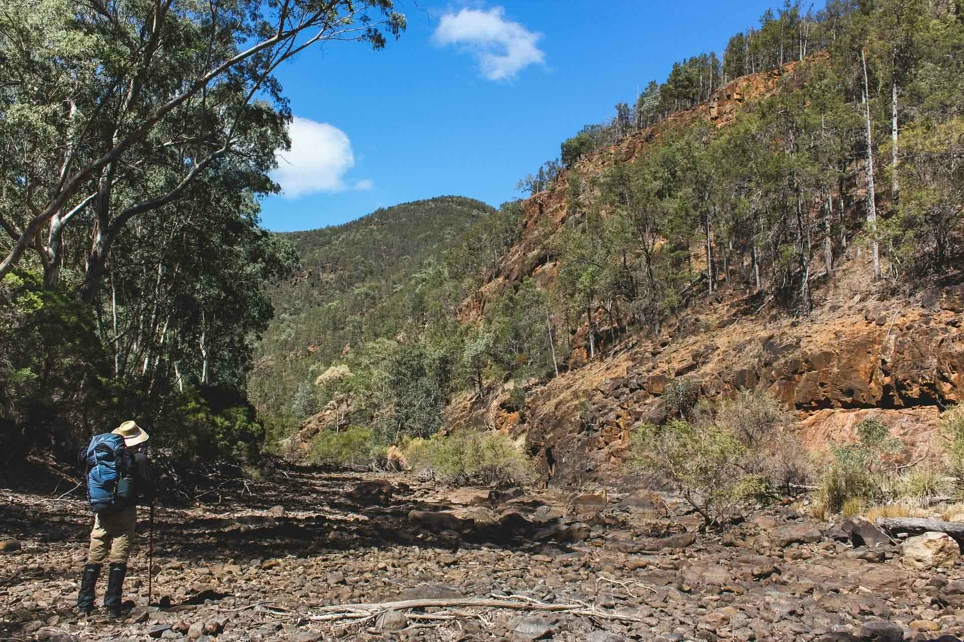 Sun-up to Sundown National Park – The Mt Donaldson Circuit (QLD), Saphira Schroers, Wallaby Rocks, valley, rocks, hiking, hiker, cliff