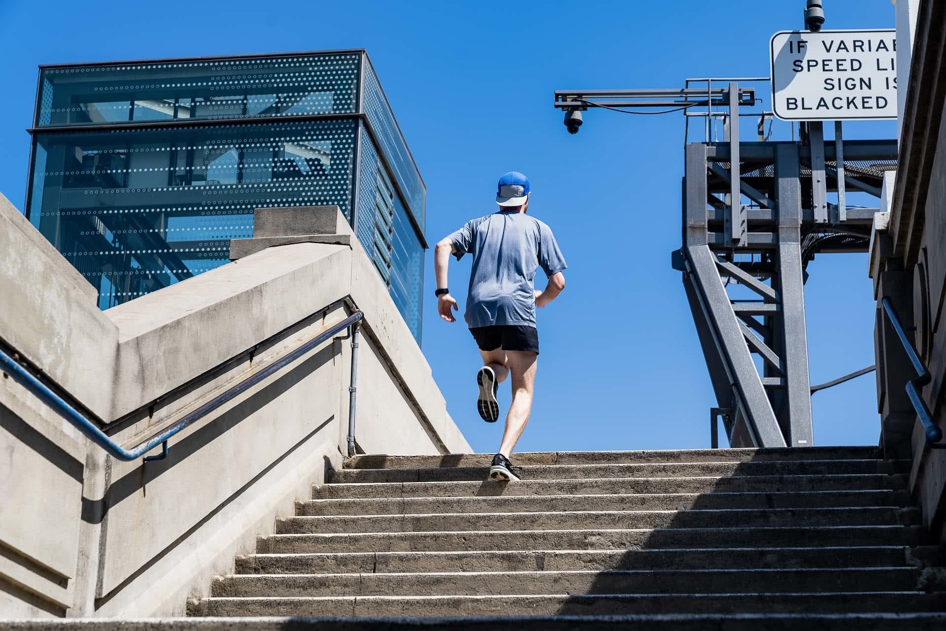 Salomon Sonic 3 Accelerate Gear Review, photo by Jono Tan @thetantrap, review by Tim Ashelford, lavender bay, sydney, nsw, stairs, harbour bridge