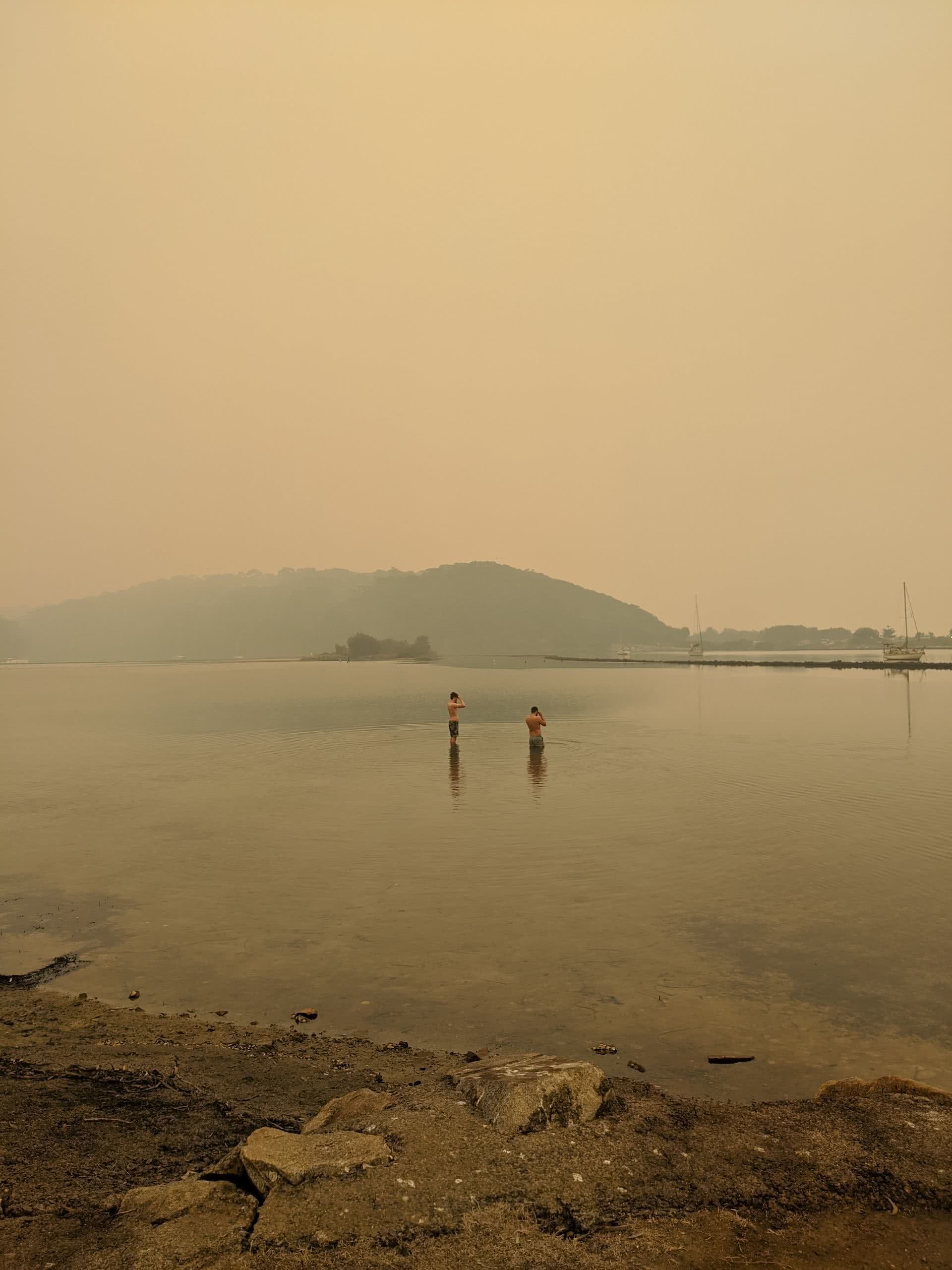A first hand account of the south coast bushfires, amy fairall, narooma, south coast, nsw, bushfires, smoke, smog
