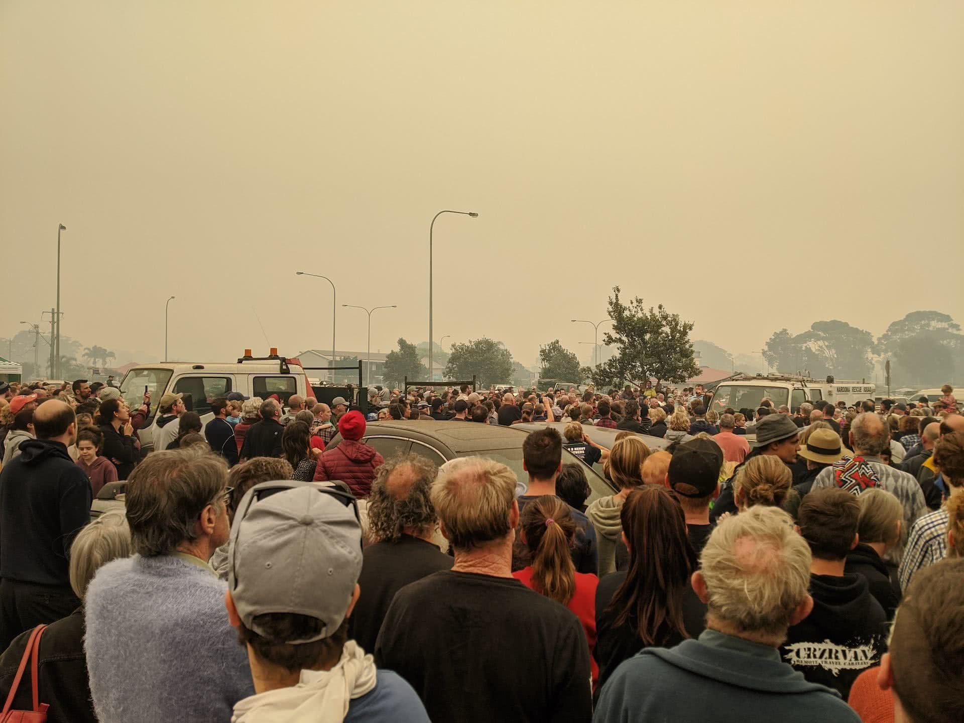 A first hand account of the south coast bushfires, amy fairall, narooma, south coast, nsw, bushfires, smoke, smog, crowd