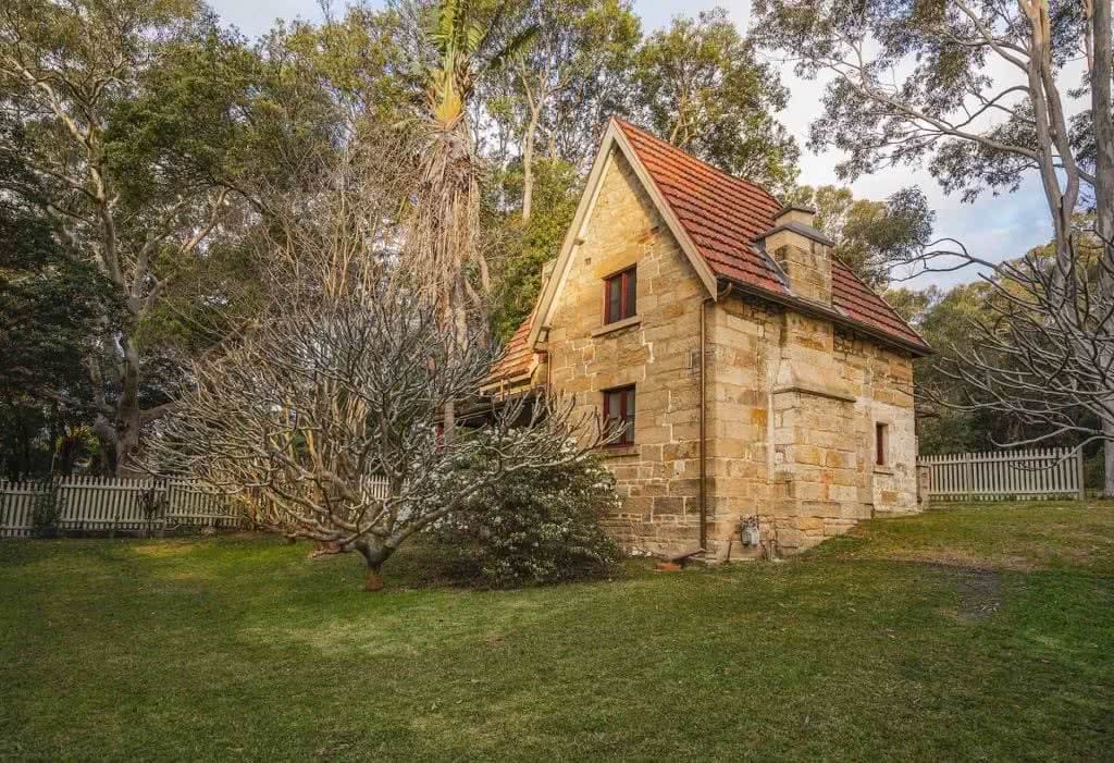 You Can Now Stay in These Restored Heritage Cottages on Sydney Harbour, image supplied by NPWS NSW, Amy Fairall, gardeners cottage, heritage, Sydney, cute
