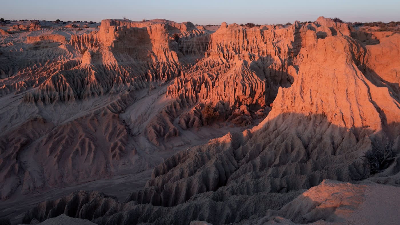 How To Take Photos in Mungo National Park, Conor Moore, Walls of China, sunset, sunrise, cliffs, desert, sand dunes