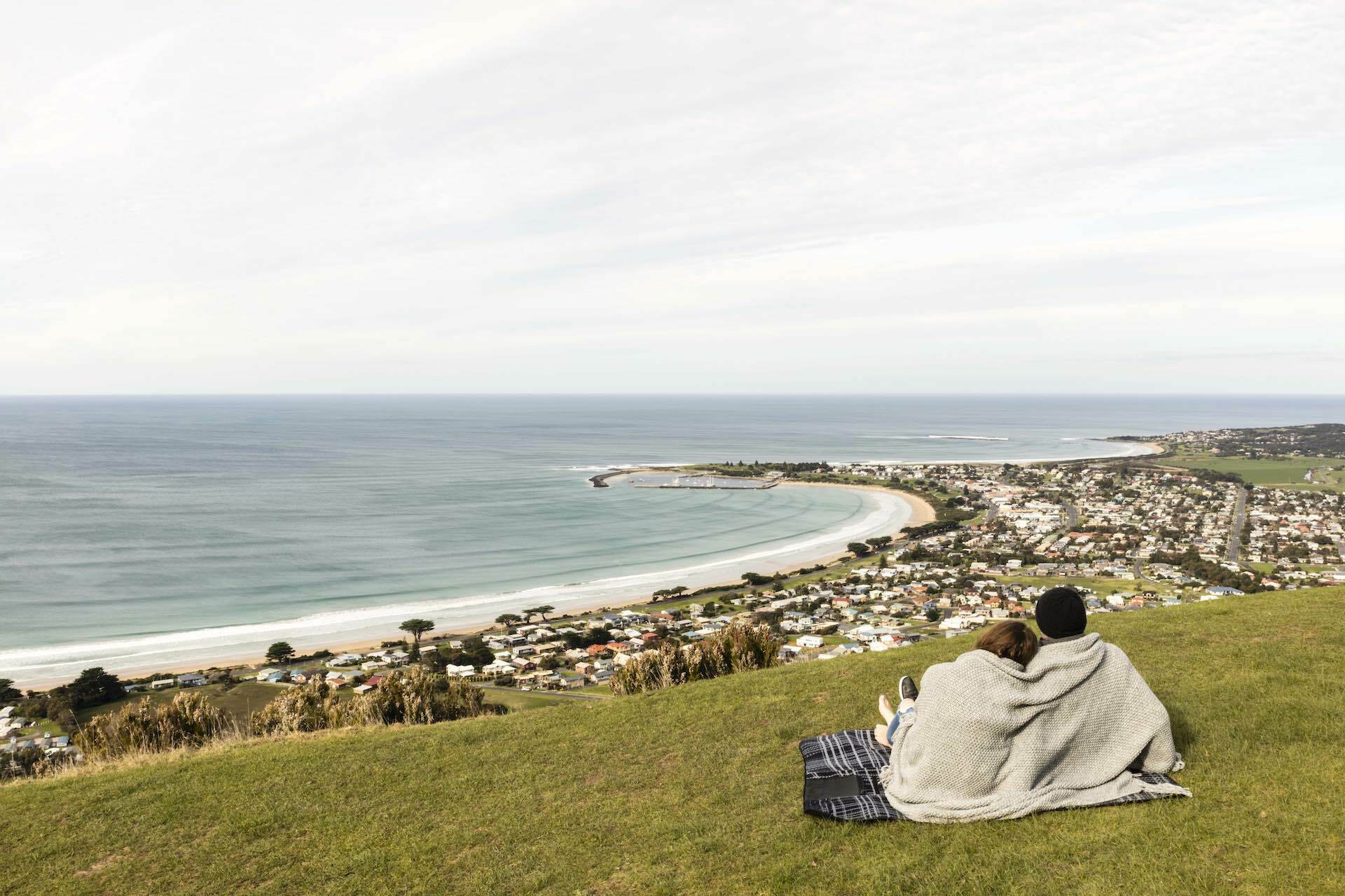 Hidden in Plain Sight – Exploring Deeper Into the Great Ocean Road, photo supplied by GOR Tourism, Apollo Bay, couple