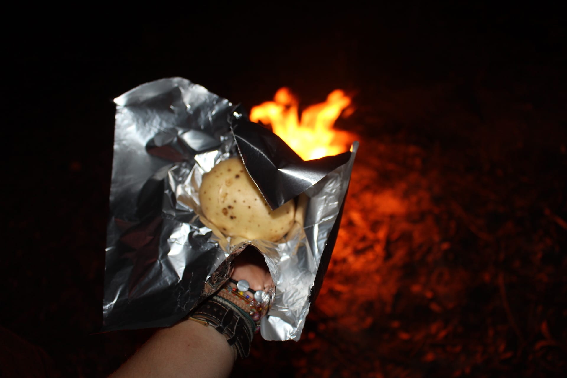 Campfire Baked Potatoes – The Simplest And Tastiest Camping Meal, Pippa Salmon, potato, fire, dinner, food