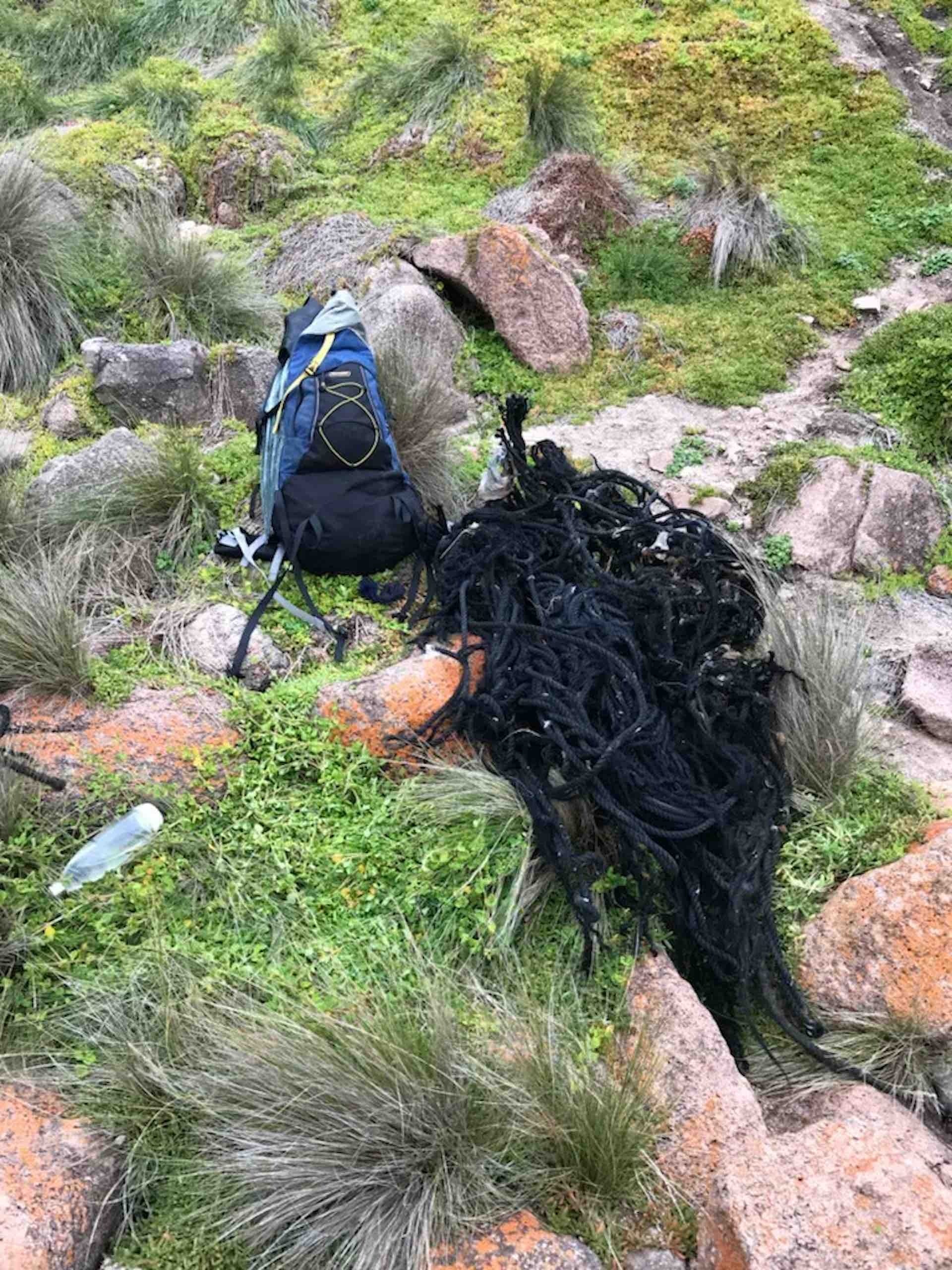 This Bloke’s Collected over A Tonne of Rubbish From the Aussie Coastline - Pippa Salmon, hiking, rubbish, rope