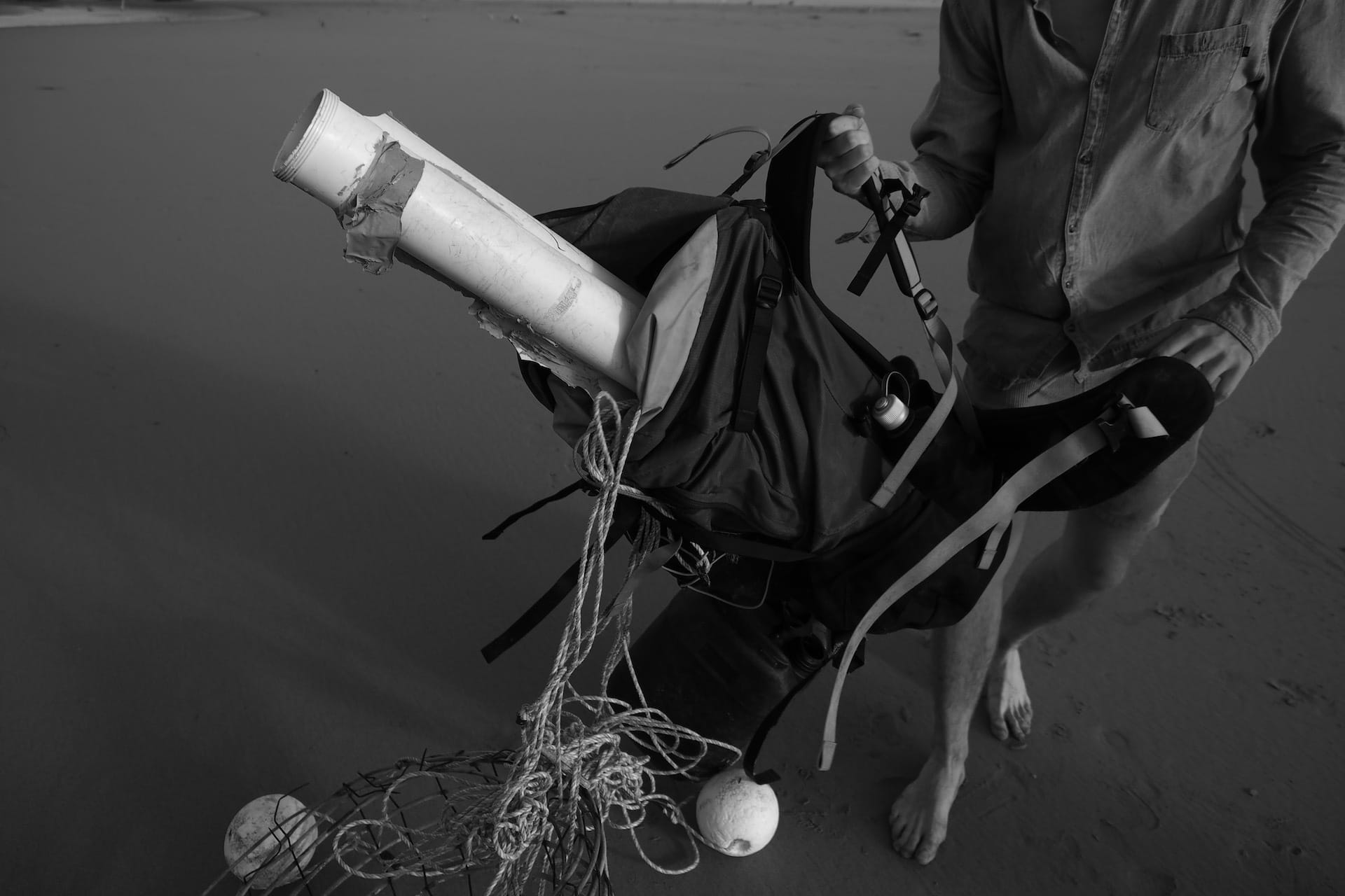 This Bloke’s Collected over A Tonne of Rubbish From the Aussie Coastline - Pippa Salmon, hiking, rubbish, guy