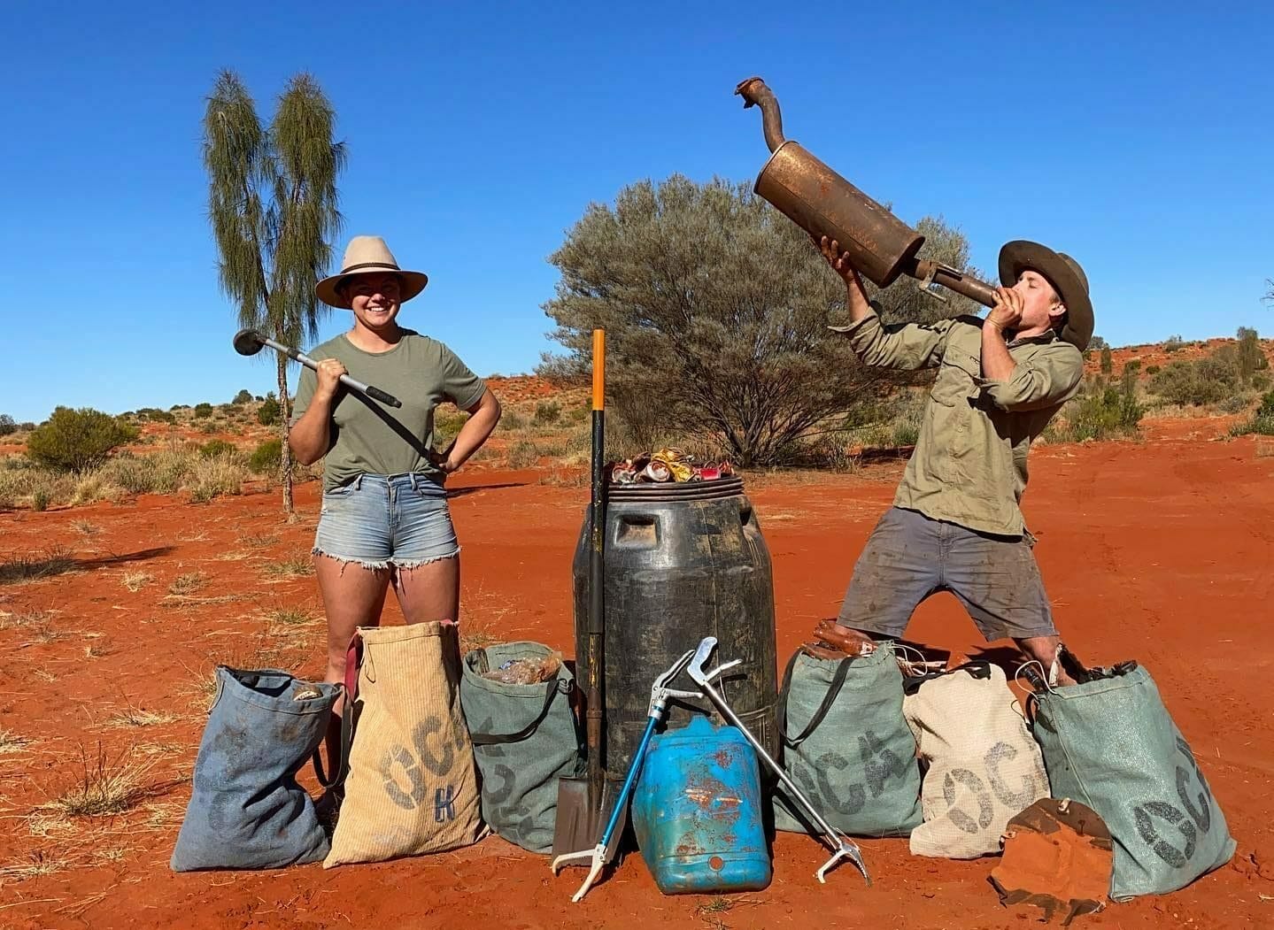These Legends Are on a Mission to Clean Up Australia’s Outback, photo from Outback Cleanups Australia, rubbish, couple, desert