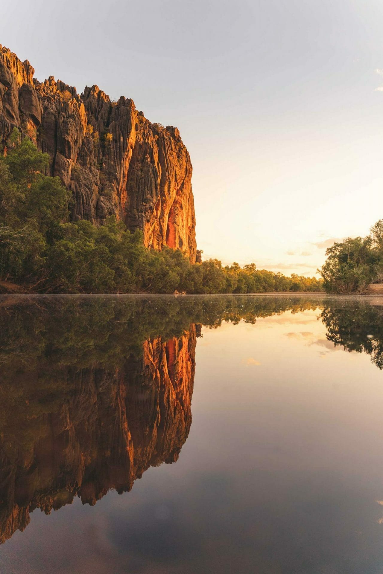 The Incredible Wildlife of Windjana Gorge - Lewis Burnett, Windjana Gorge, Cliffs, Waterways