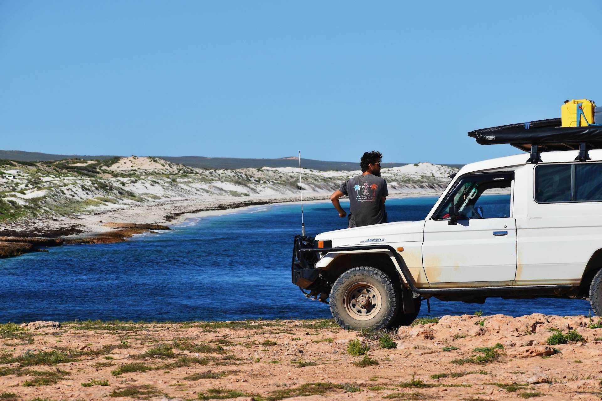 How To 4WD For Beginners, Eva Davis-Boermans, car, troopy, ocean, beach, man