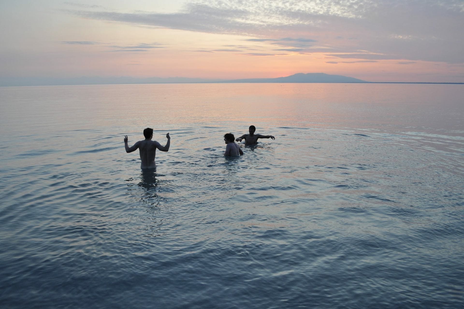 Skinny Dipping Near Sydney – Here are 8 Secluded Swim Spots, Photo by Paxson Woelber on Flickr, swimming, ocean, sunset