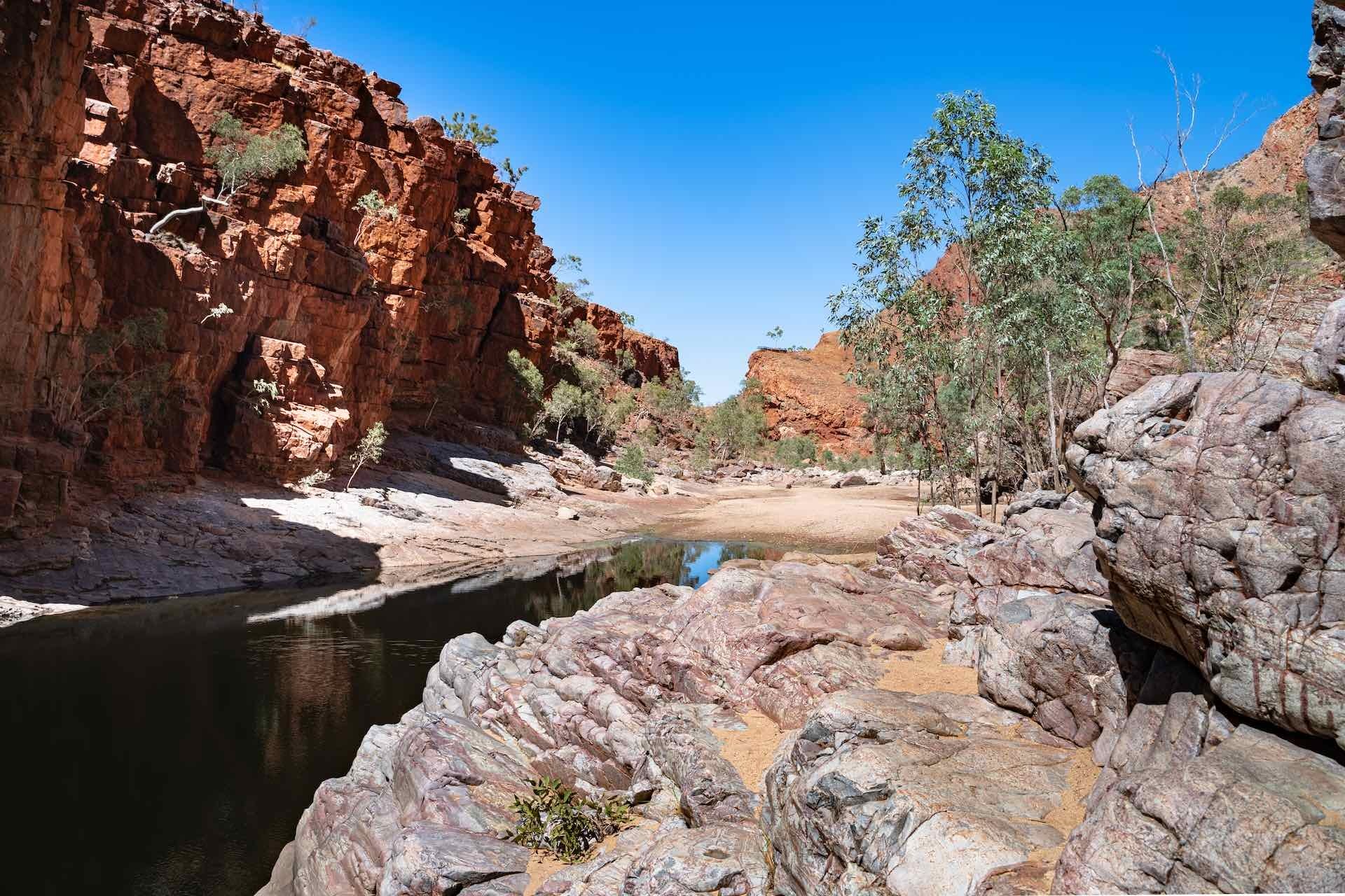 Ormiston Pound Walk – A Stunning Introduction to Hiking in The Red ...