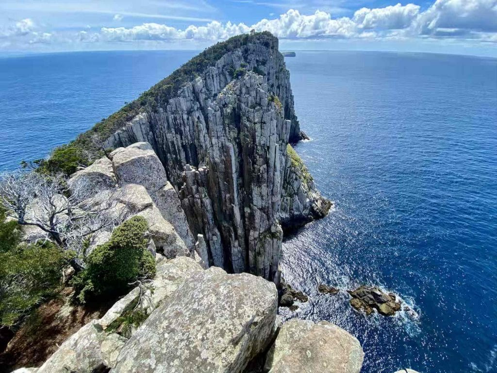 the Free Capes – A Self-sufficient Guide to Camping The Three Capes Track, Emma Abberton,