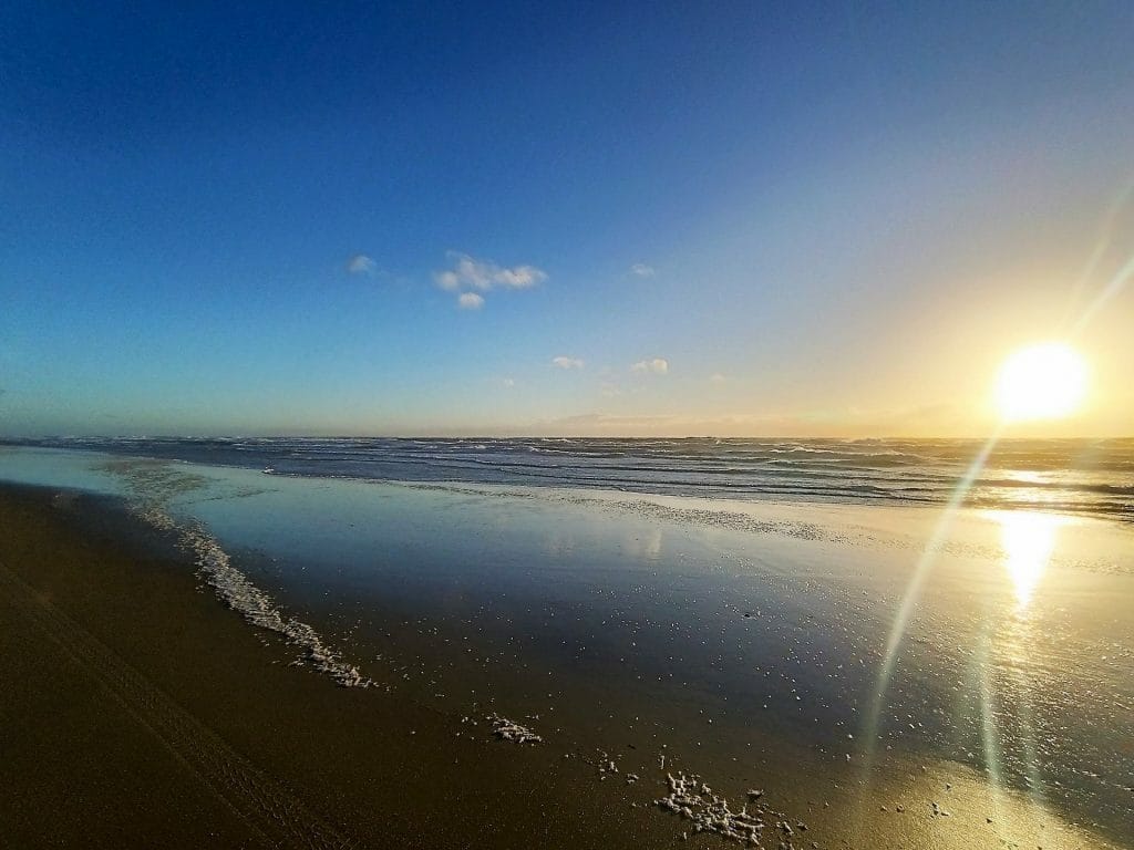 Rainbow Beach to Freshwater Camp Loop – An Overnight Hike in Great Sandy National Park. Lauren Chuter, sunrise, beach