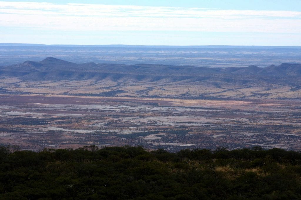 Mt Augustus: A Guide to The Summit Trail of the Biggest Rock in The World, jane pelusey, view, plains