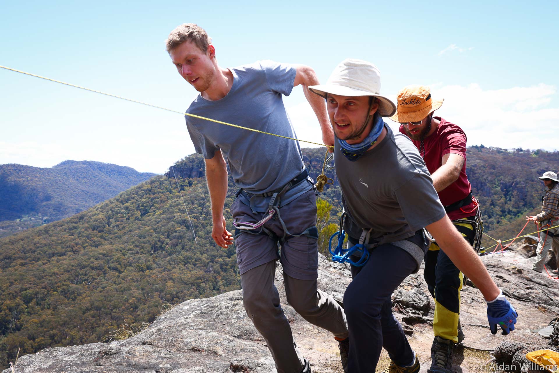 These Slackliners Used Drones To Rig and Walk a Record 1290m Highline in the Blue Mountains, Aidan Williams, NSW, rigging