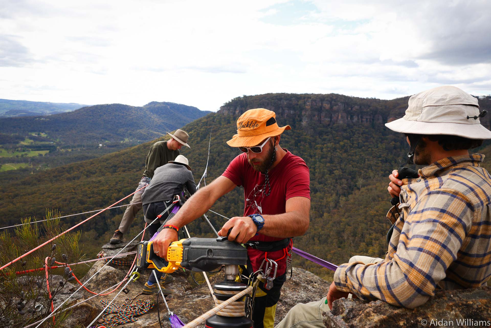 These Slackliners Used Drones To Rig and Walk a Record 1290m Highline in the Blue Mountains, Aidan Williams, NSW, rigging winch