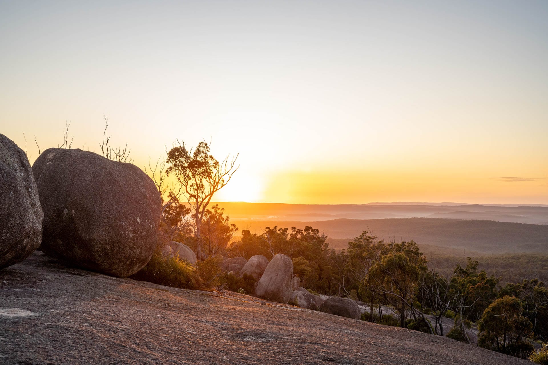 ARM002 Natural Wonders: A Guide to New England’s Best National Parks, Constance Allen, nald rock, sunrise/sunset