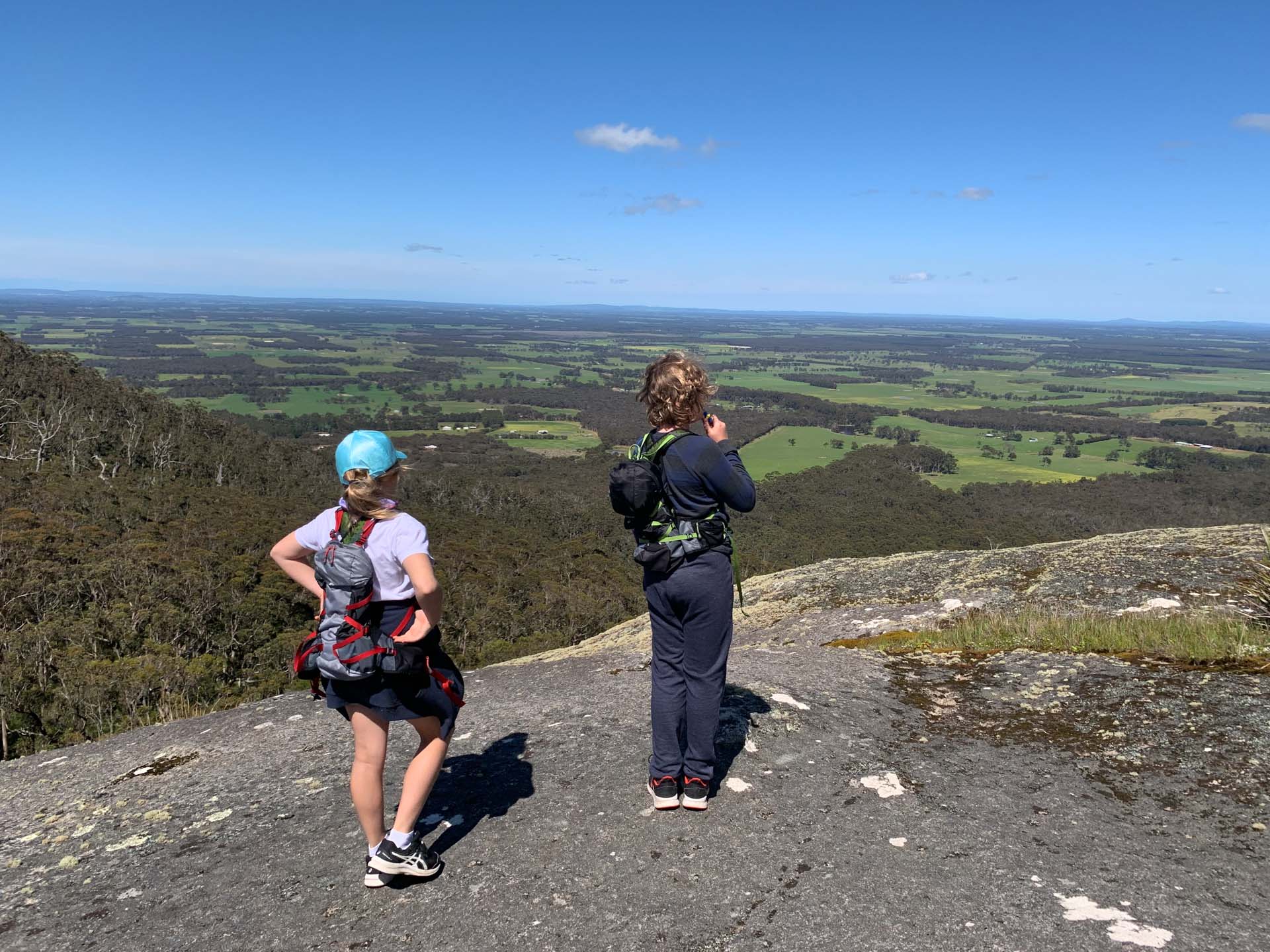 Hiking With Kids – 9 Tips To Make It Enjoyable for Everyone, Sarah Schmitt