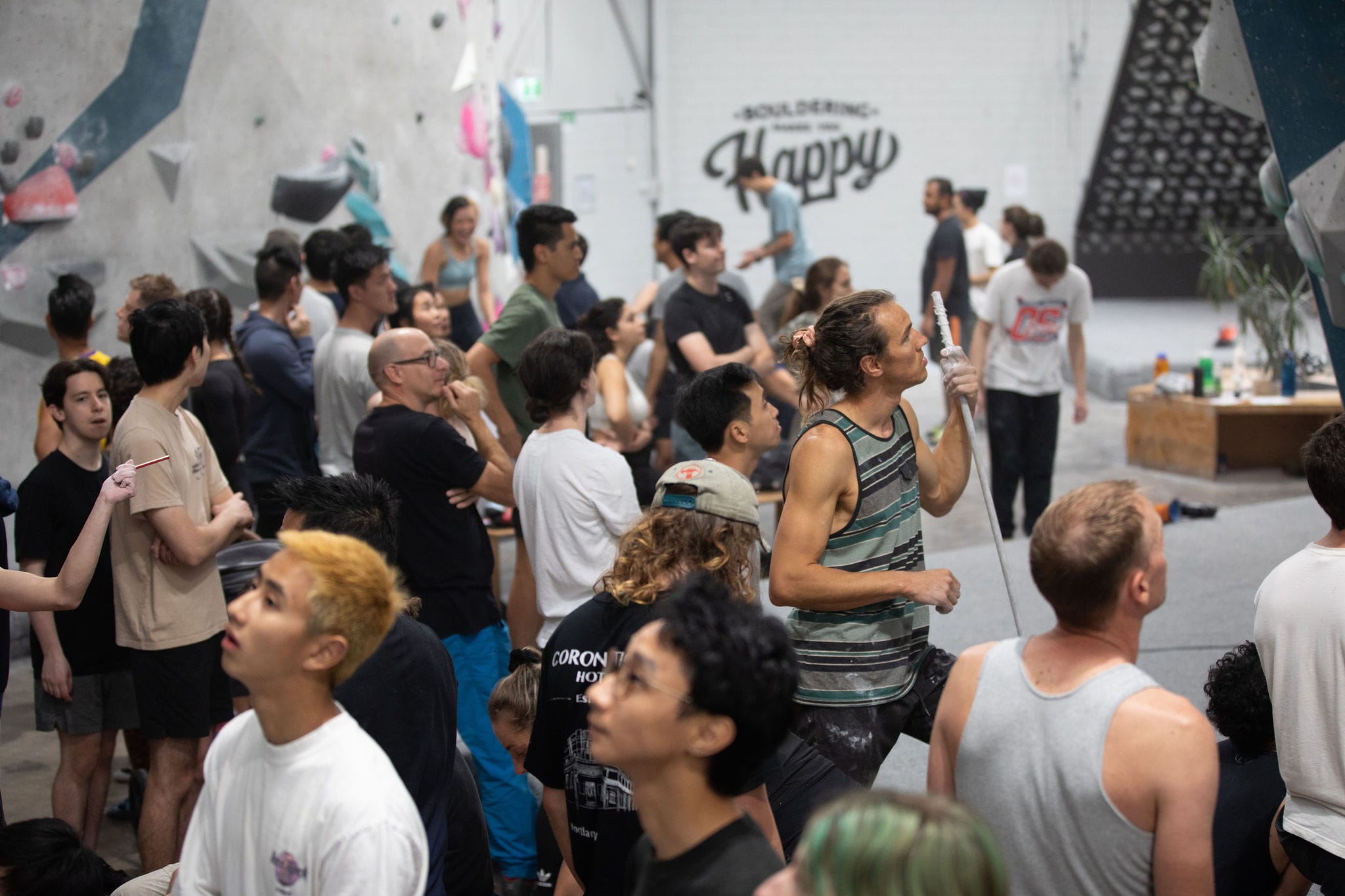 9 Degrees Bouldering Gym, crowd @cuppa_t_ Tara Davidson