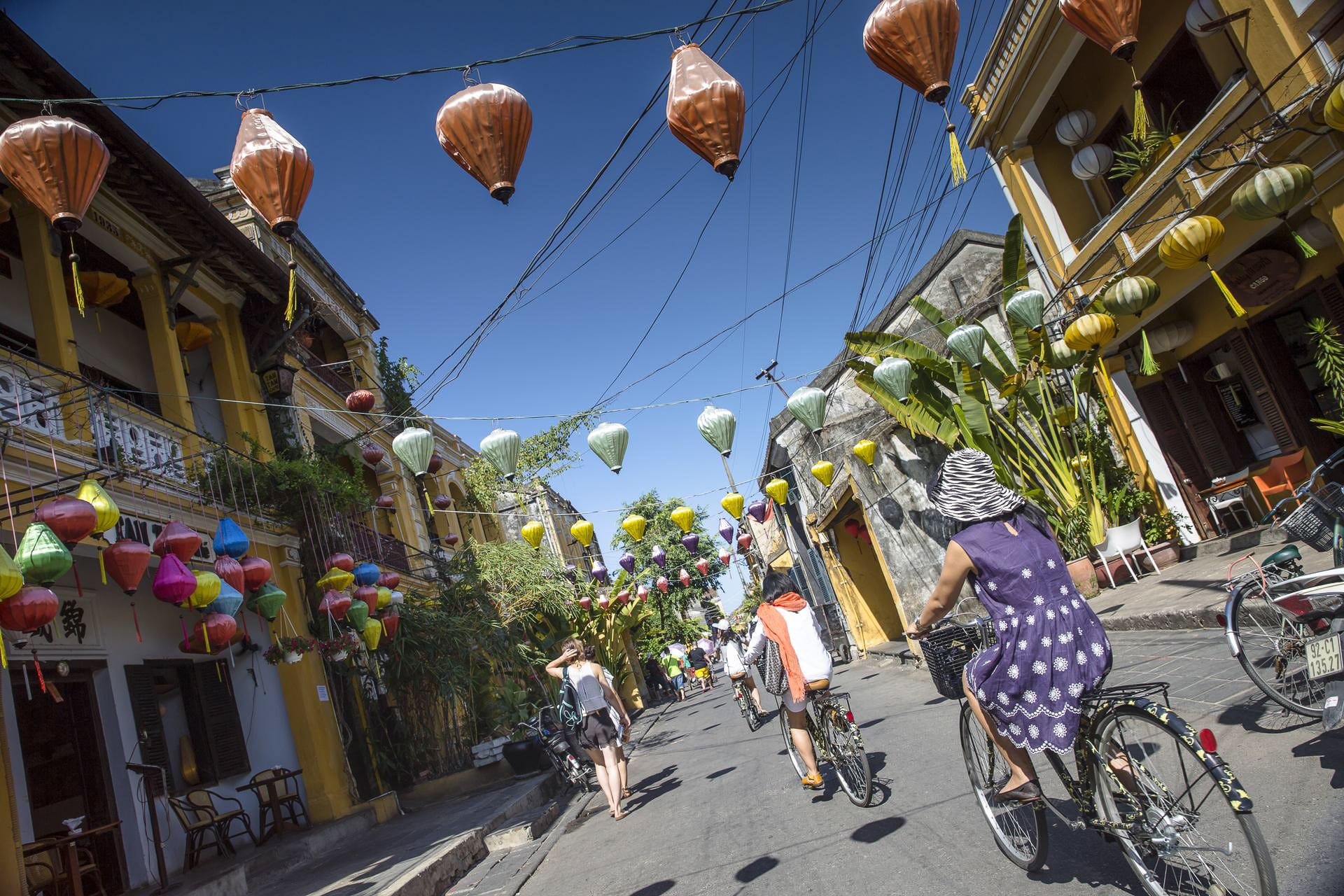 Vietnam Hoi An Street Bicyclists Lanterns